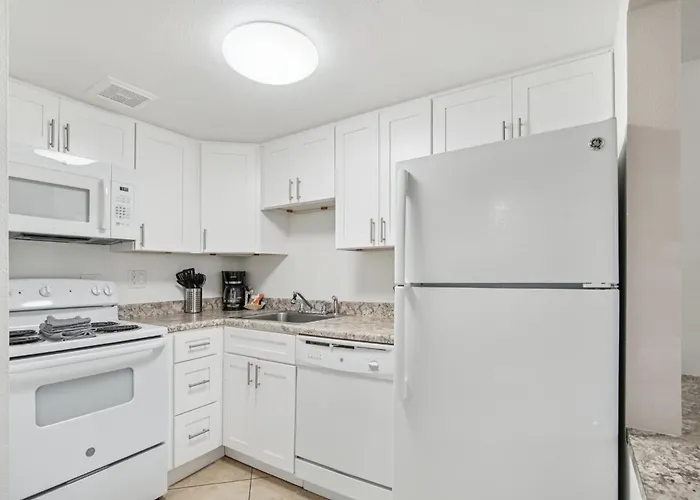 Apartment 133 Fully Furnished, Amenities Galore *